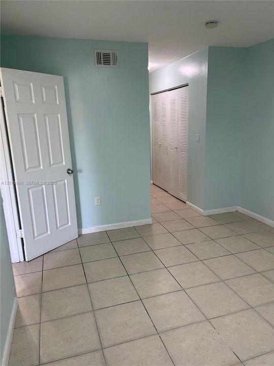 For Rent: $2,350 (2 beds, 2 baths, 812 Square Feet)