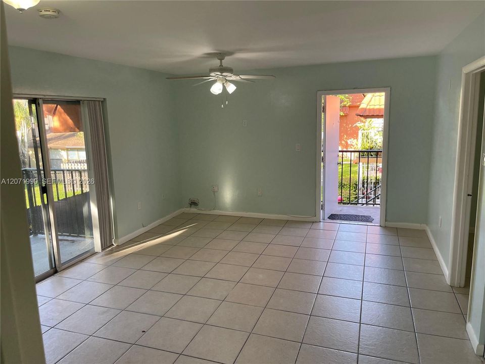 For Rent: $2,350 (2 beds, 2 baths, 812 Square Feet)