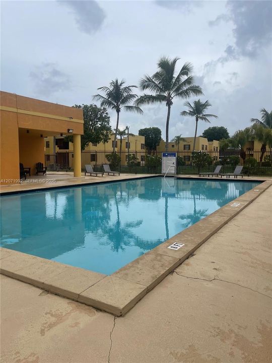 For Sale: $355,000 (3 beds, 2 baths, 1015 Square Feet)