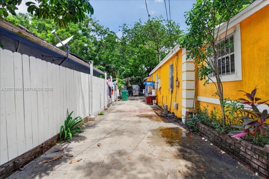For Sale: $389,900 (3 beds, 1 baths, 1020 Square Feet)