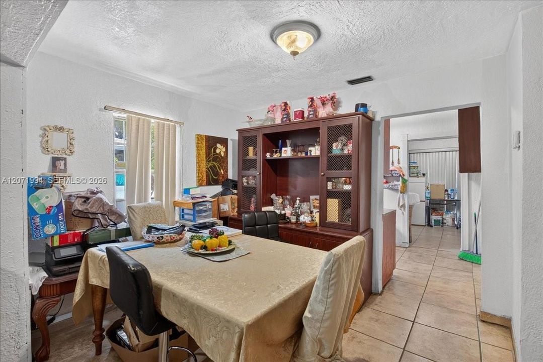 For Sale: $389,900 (3 beds, 1 baths, 1020 Square Feet)