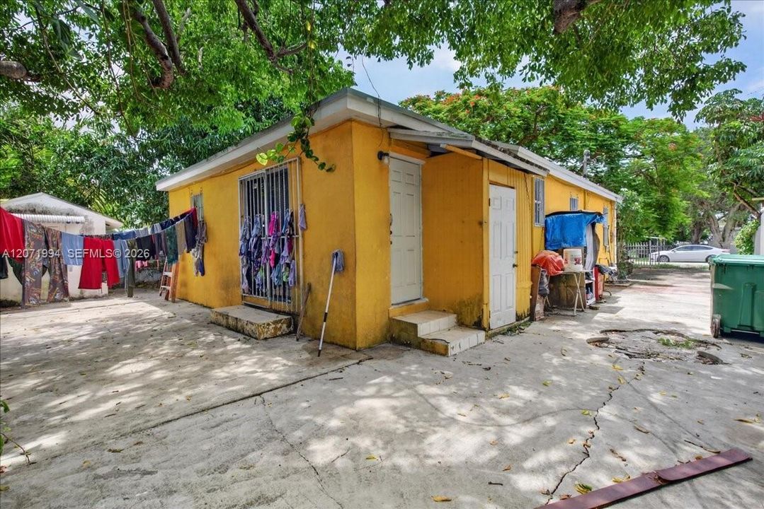 For Sale: $389,900 (3 beds, 1 baths, 1020 Square Feet)