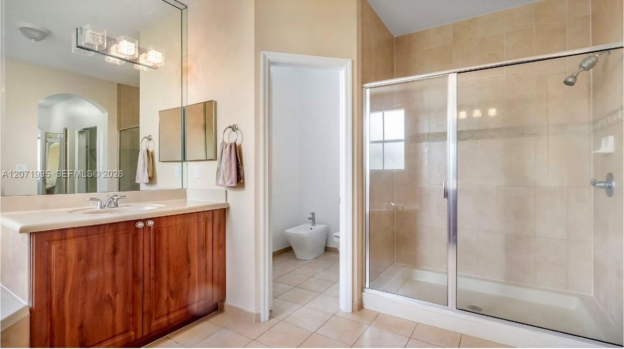 For Rent: $5,700 (4 beds, 3 baths, 2627 Square Feet)