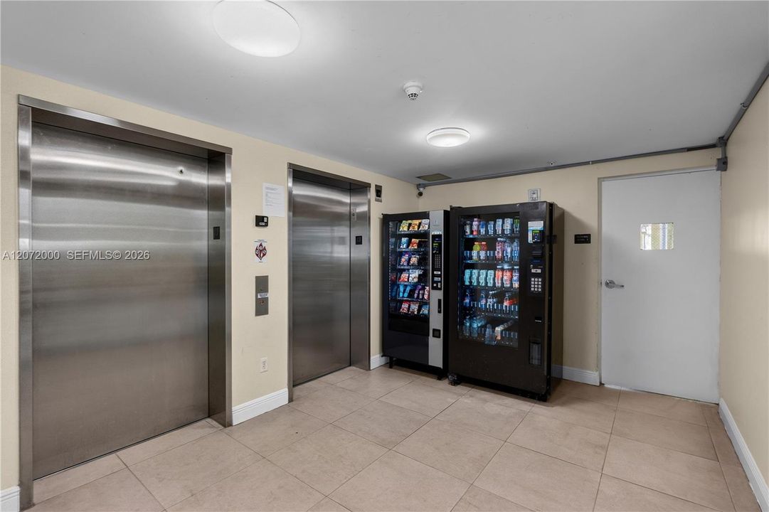 For Rent: $2,250 (1 beds, 1 baths, 788 Square Feet)