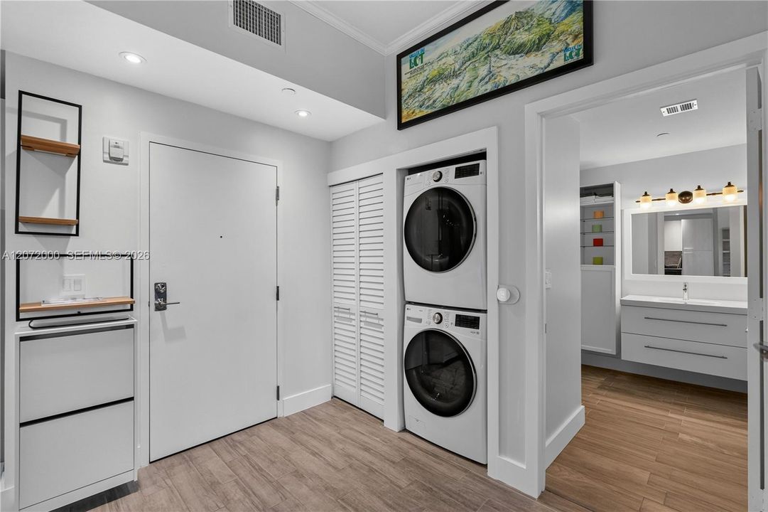 For Rent: $2,250 (1 beds, 1 baths, 788 Square Feet)