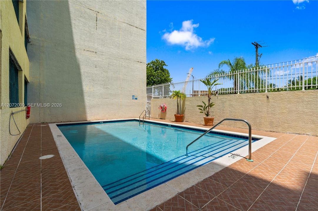 For Rent: $2,250 (1 beds, 1 baths, 788 Square Feet)
