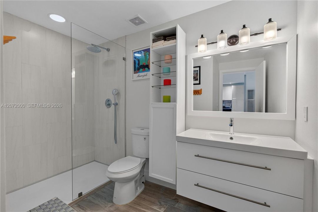 For Rent: $2,250 (1 beds, 1 baths, 788 Square Feet)