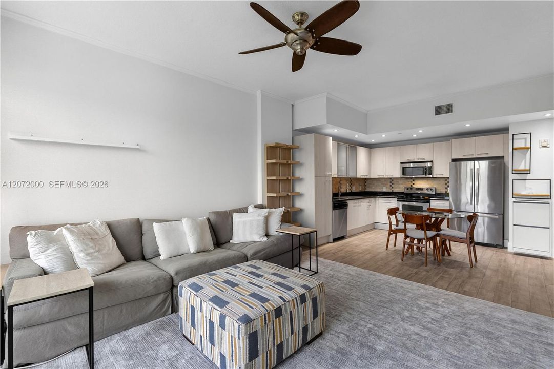 For Rent: $2,250 (1 beds, 1 baths, 788 Square Feet)