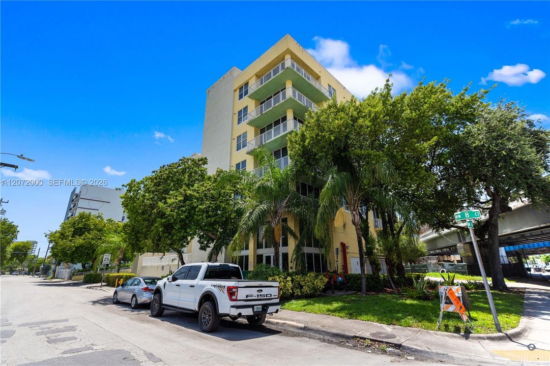For Rent: $2,250 (1 beds, 1 baths, 788 Square Feet)