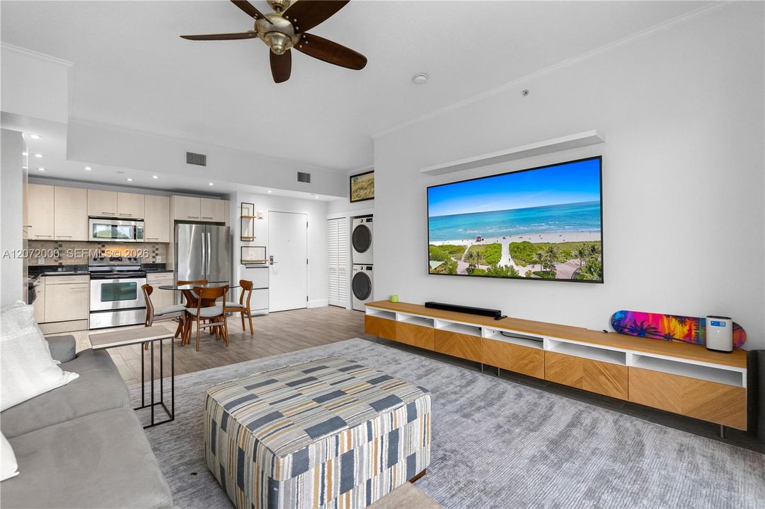 For Rent: $2,250 (1 beds, 1 baths, 788 Square Feet)
