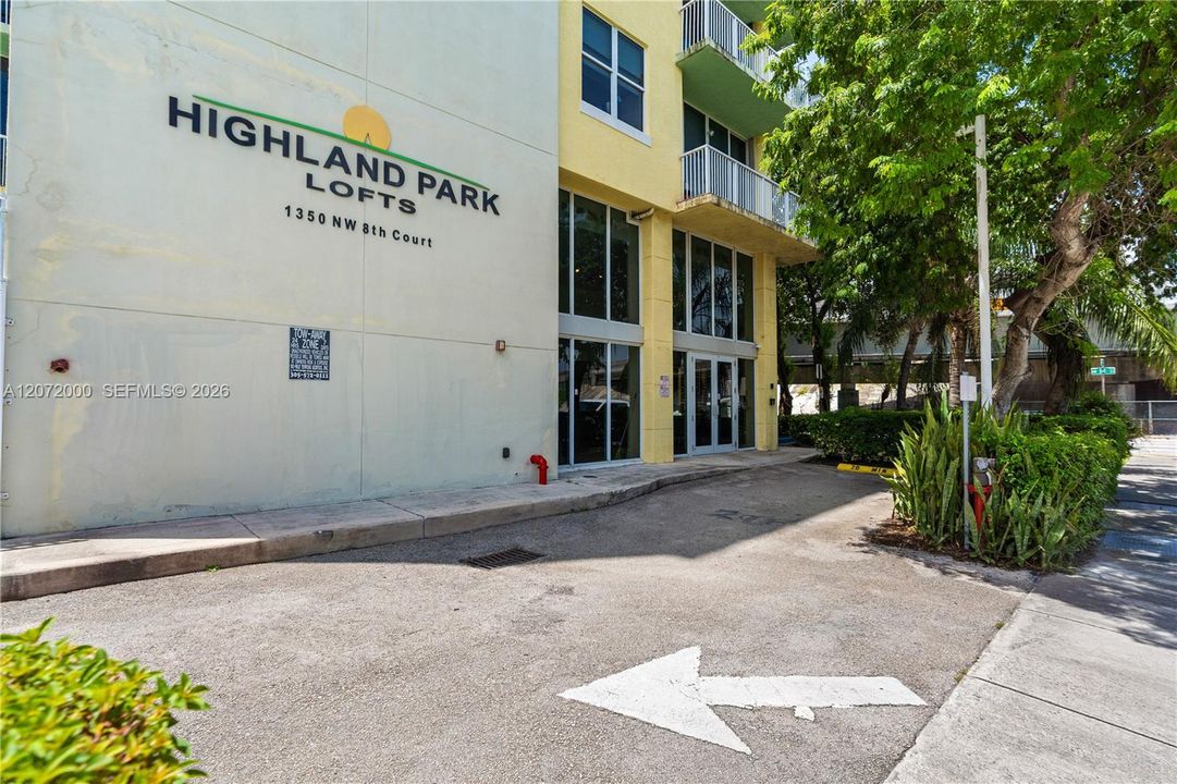 For Rent: $2,250 (1 beds, 1 baths, 788 Square Feet)
