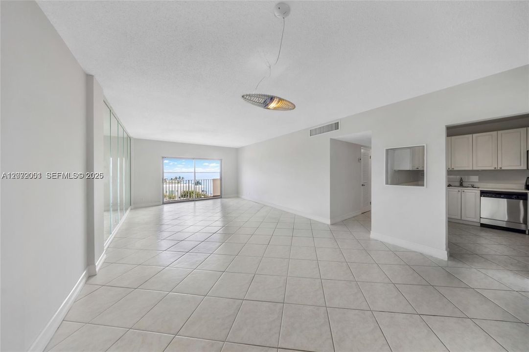 For Rent: $3,000 (2 beds, 2 baths, 1178 Square Feet)