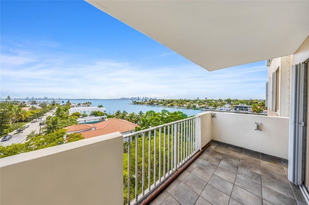 For Rent: $3,000 (2 beds, 2 baths, 1178 Square Feet)