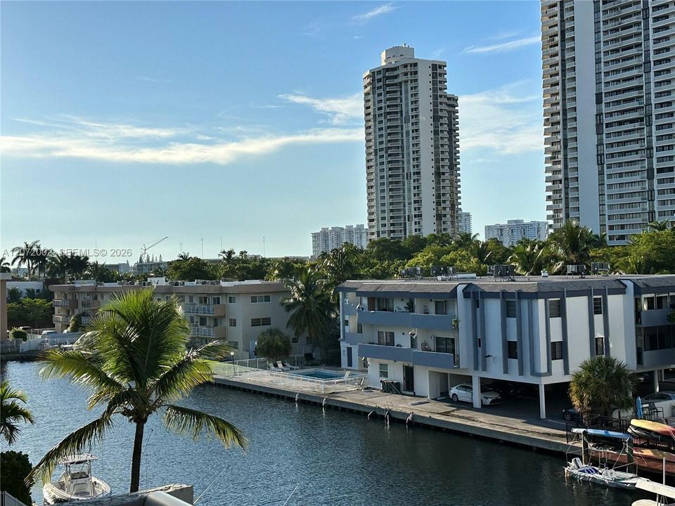 For Rent: $2,600 (2 beds, 2 baths, 1042 Square Feet)