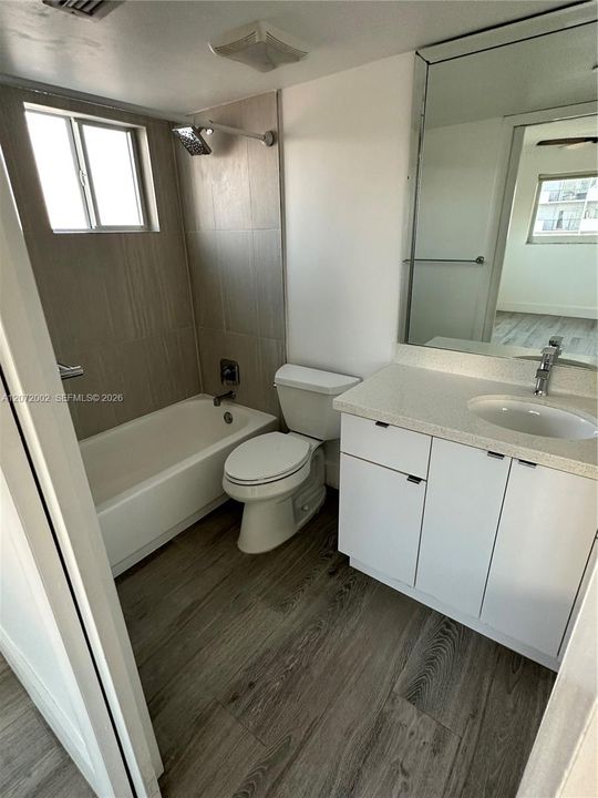 For Rent: $2,600 (2 beds, 2 baths, 1042 Square Feet)