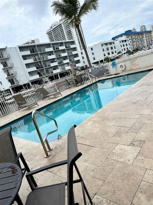 For Rent: $2,600 (2 beds, 2 baths, 1042 Square Feet)