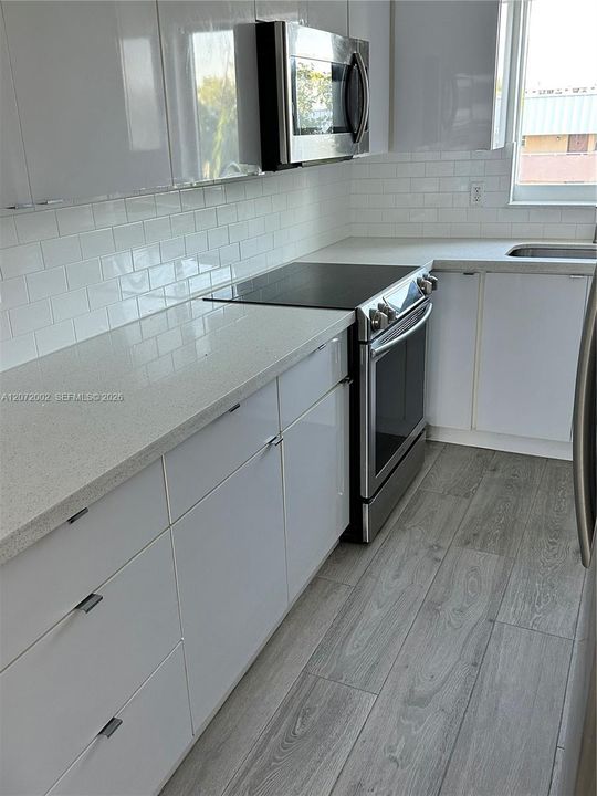 For Rent: $2,600 (2 beds, 2 baths, 1042 Square Feet)
