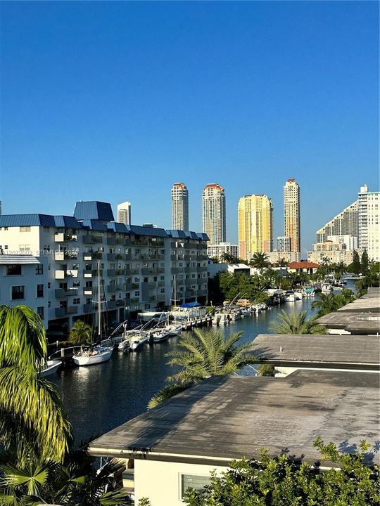 For Rent: $2,600 (2 beds, 2 baths, 1042 Square Feet)