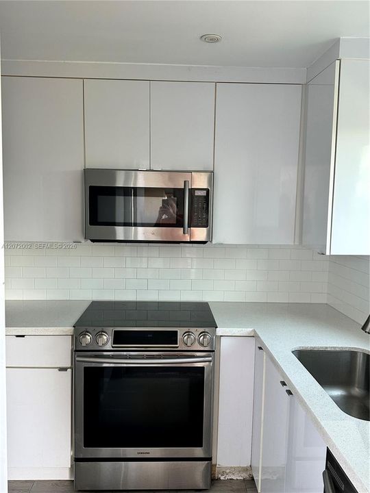 For Rent: $2,600 (2 beds, 2 baths, 1042 Square Feet)