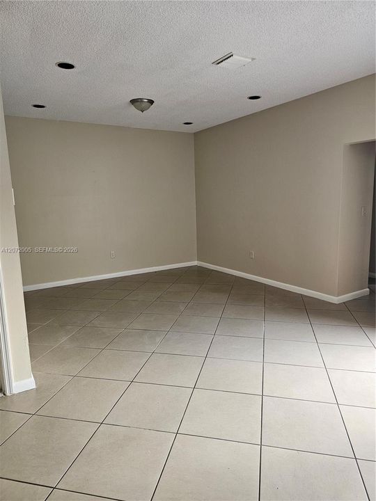For Rent: $3,950 (3 beds, 3 baths, 1556 Square Feet)