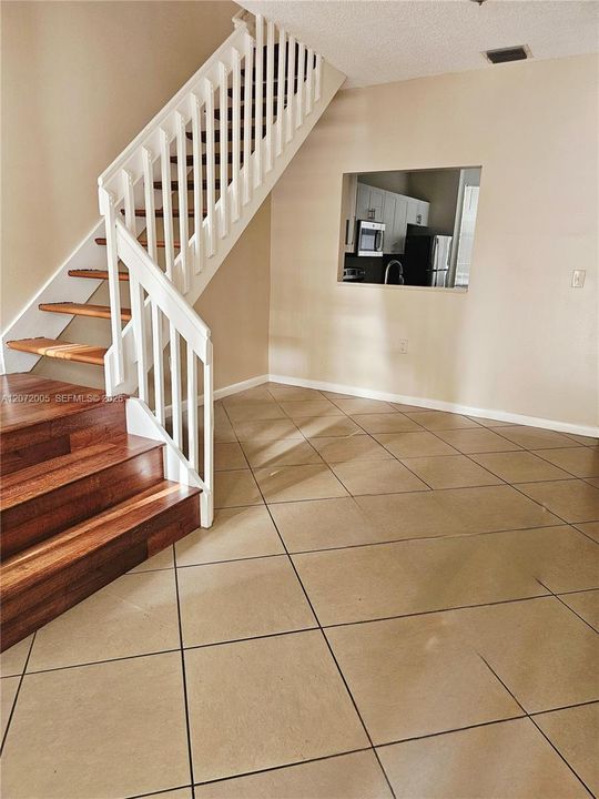 For Rent: $3,950 (3 beds, 3 baths, 1556 Square Feet)