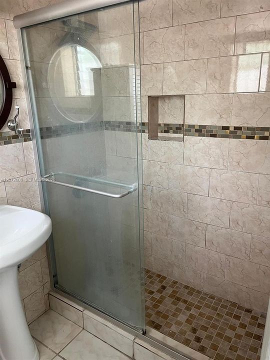 For Rent: $1,550 (0 beds, 1 baths, 370 Square Feet)