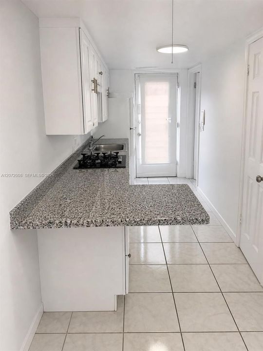 For Rent: $1,550 (0 beds, 1 baths, 370 Square Feet)
