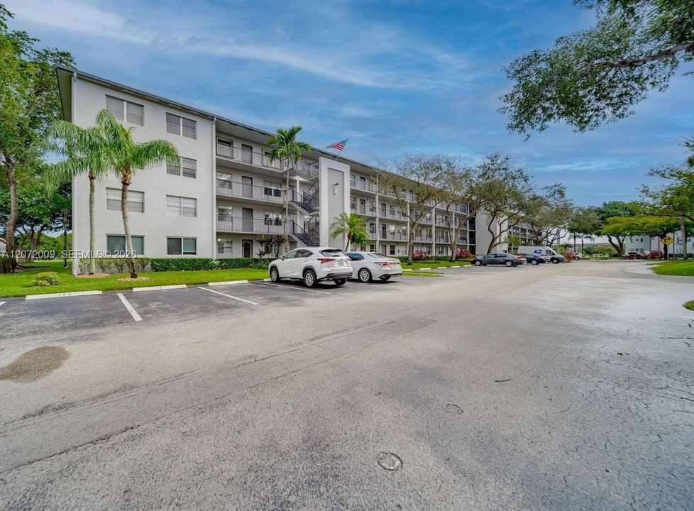 For Rent: $1,650 (1 beds, 1 baths, 811 Square Feet)