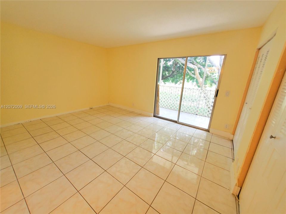 For Rent: $1,650 (1 beds, 1 baths, 811 Square Feet)