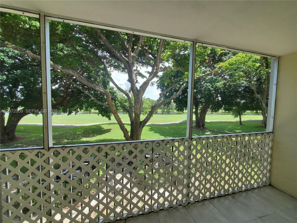 For Rent: $1,650 (1 beds, 1 baths, 811 Square Feet)