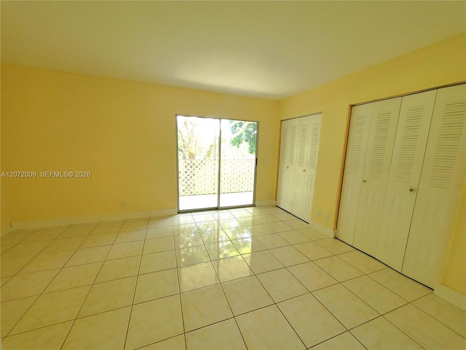 For Rent: $1,650 (1 beds, 1 baths, 811 Square Feet)