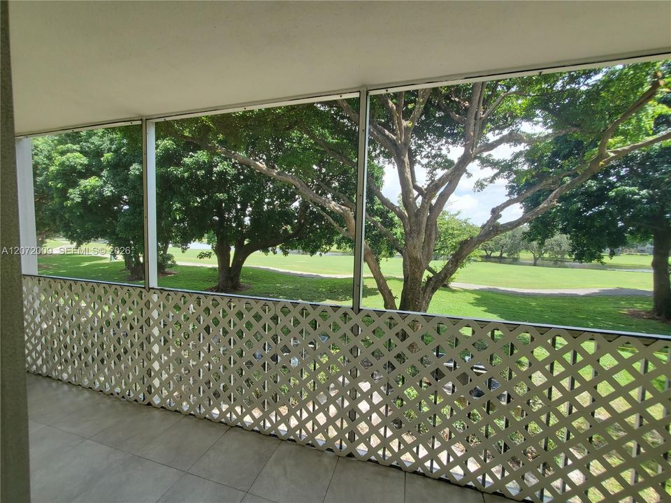 For Rent: $1,650 (1 beds, 1 baths, 811 Square Feet)