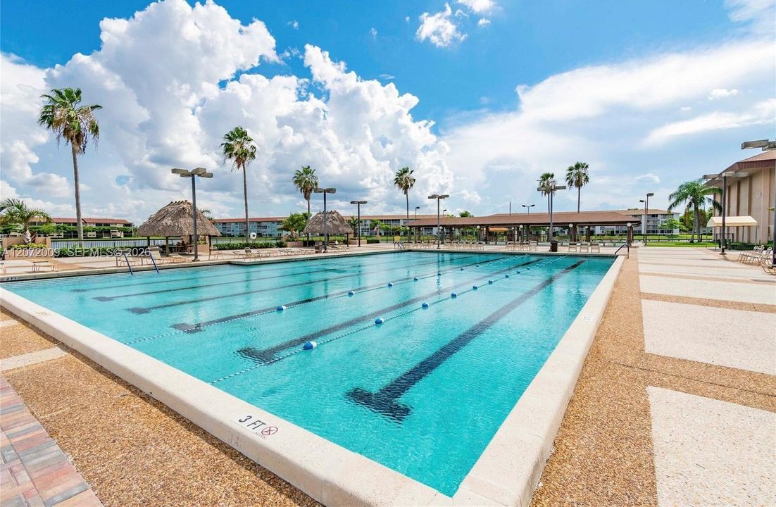 For Rent: $1,650 (1 beds, 1 baths, 811 Square Feet)