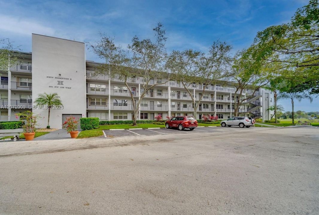 For Rent: $1,650 (1 beds, 1 baths, 811 Square Feet)
