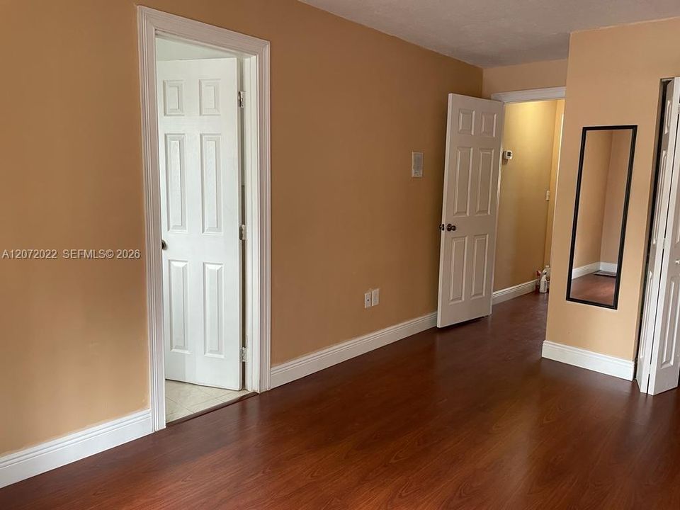 For Sale: $329,000 (2 beds, 2 baths, 1096 Square Feet)