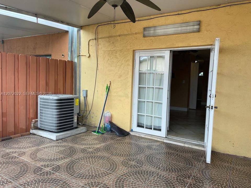For Sale: $329,000 (2 beds, 2 baths, 1096 Square Feet)