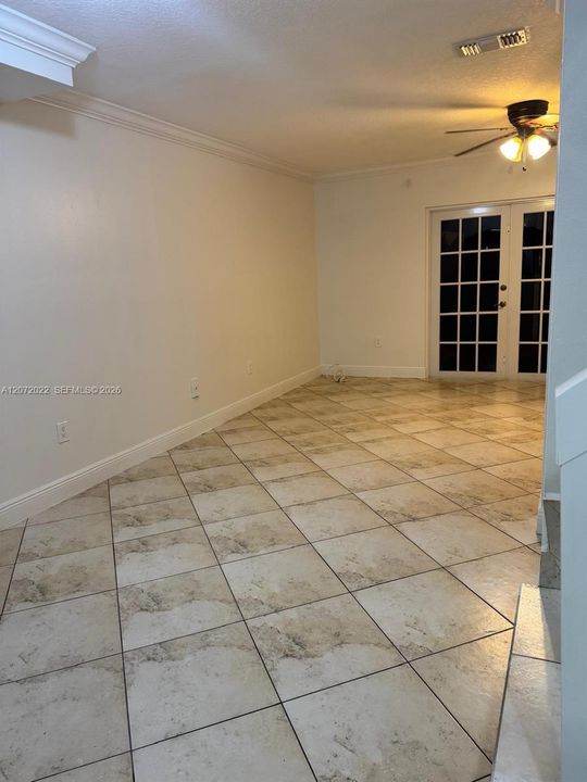 For Sale: $329,000 (2 beds, 2 baths, 1096 Square Feet)