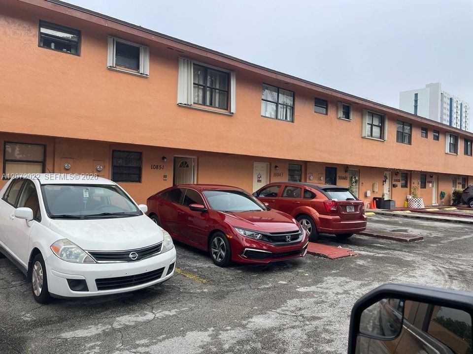 For Sale: $329,000 (2 beds, 2 baths, 1096 Square Feet)