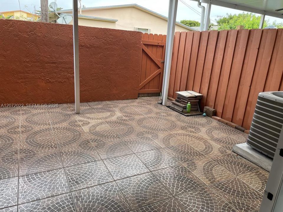 For Sale: $329,000 (2 beds, 2 baths, 1096 Square Feet)
