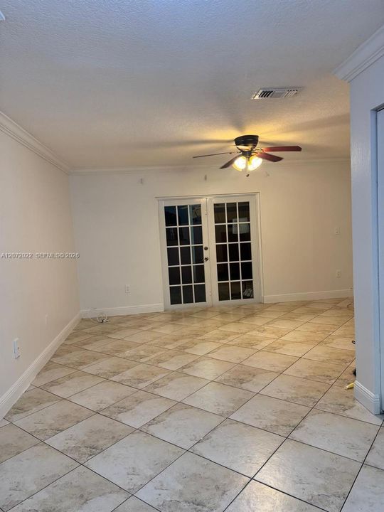 For Sale: $329,000 (2 beds, 2 baths, 1096 Square Feet)