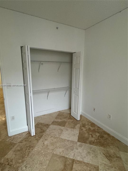 На продажу: $370,000 (2 спален, 2 ванн, 984 Квадратных фут)