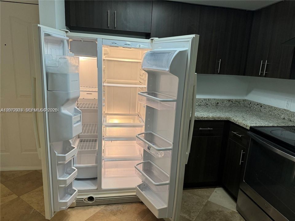 На продажу: $370,000 (2 спален, 2 ванн, 984 Квадратных фут)