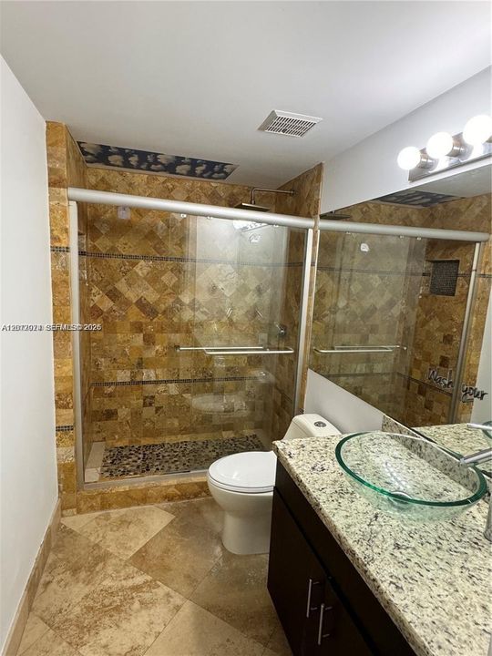 На продажу: $370,000 (2 спален, 2 ванн, 984 Квадратных фут)