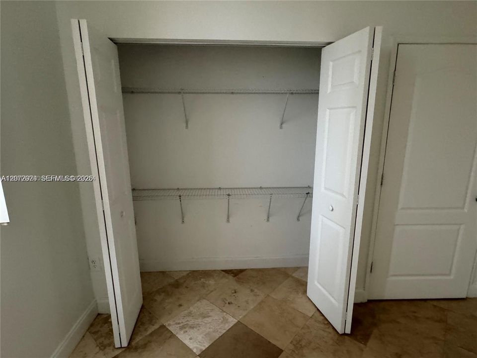 На продажу: $370,000 (2 спален, 2 ванн, 984 Квадратных фут)