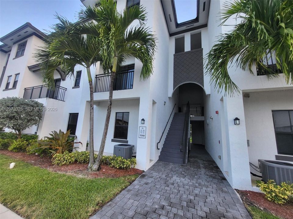 For Rent: $2,800 (3 beds, 2 baths, 1486 Square Feet)
