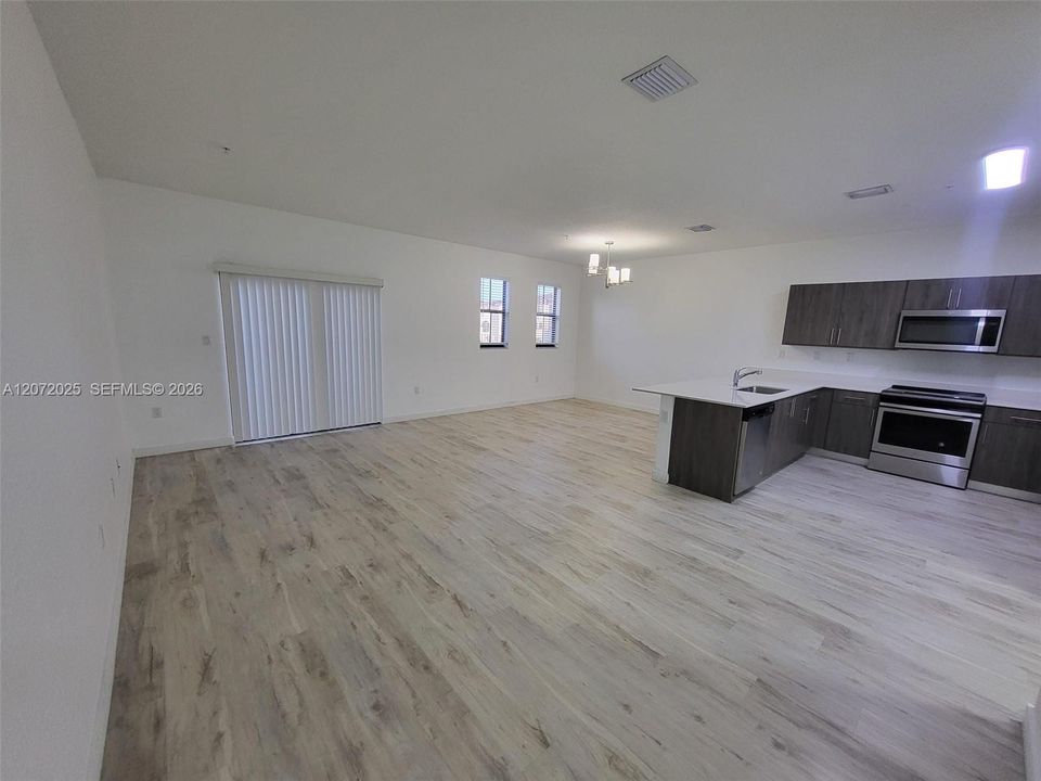 For Rent: $2,800 (3 beds, 2 baths, 1486 Square Feet)