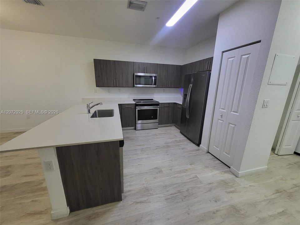 For Rent: $2,800 (3 beds, 2 baths, 1486 Square Feet)