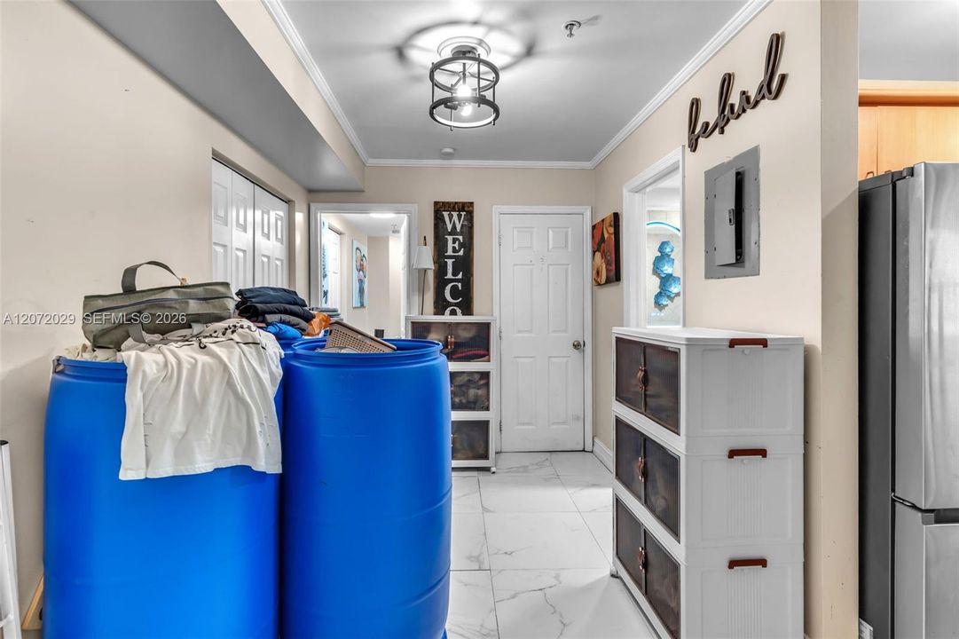 For Sale: $375,000 (2 beds, 2 baths, 825 Square Feet)