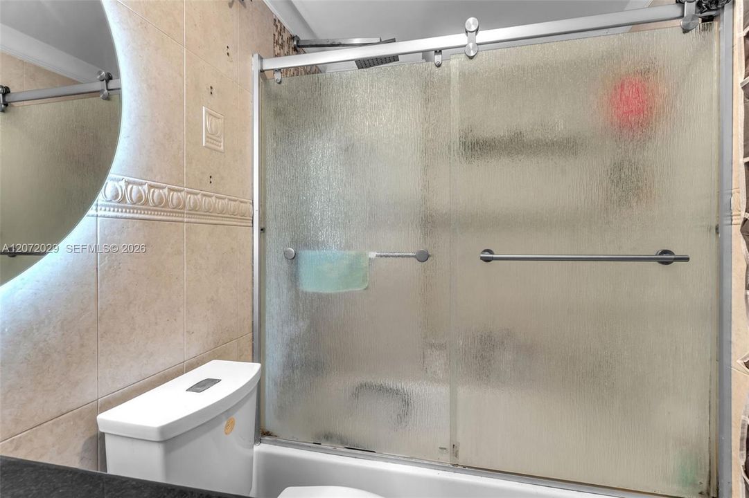 For Sale: $375,000 (2 beds, 2 baths, 825 Square Feet)