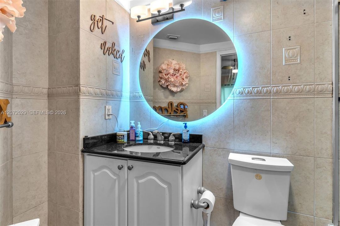 For Sale: $375,000 (2 beds, 2 baths, 825 Square Feet)